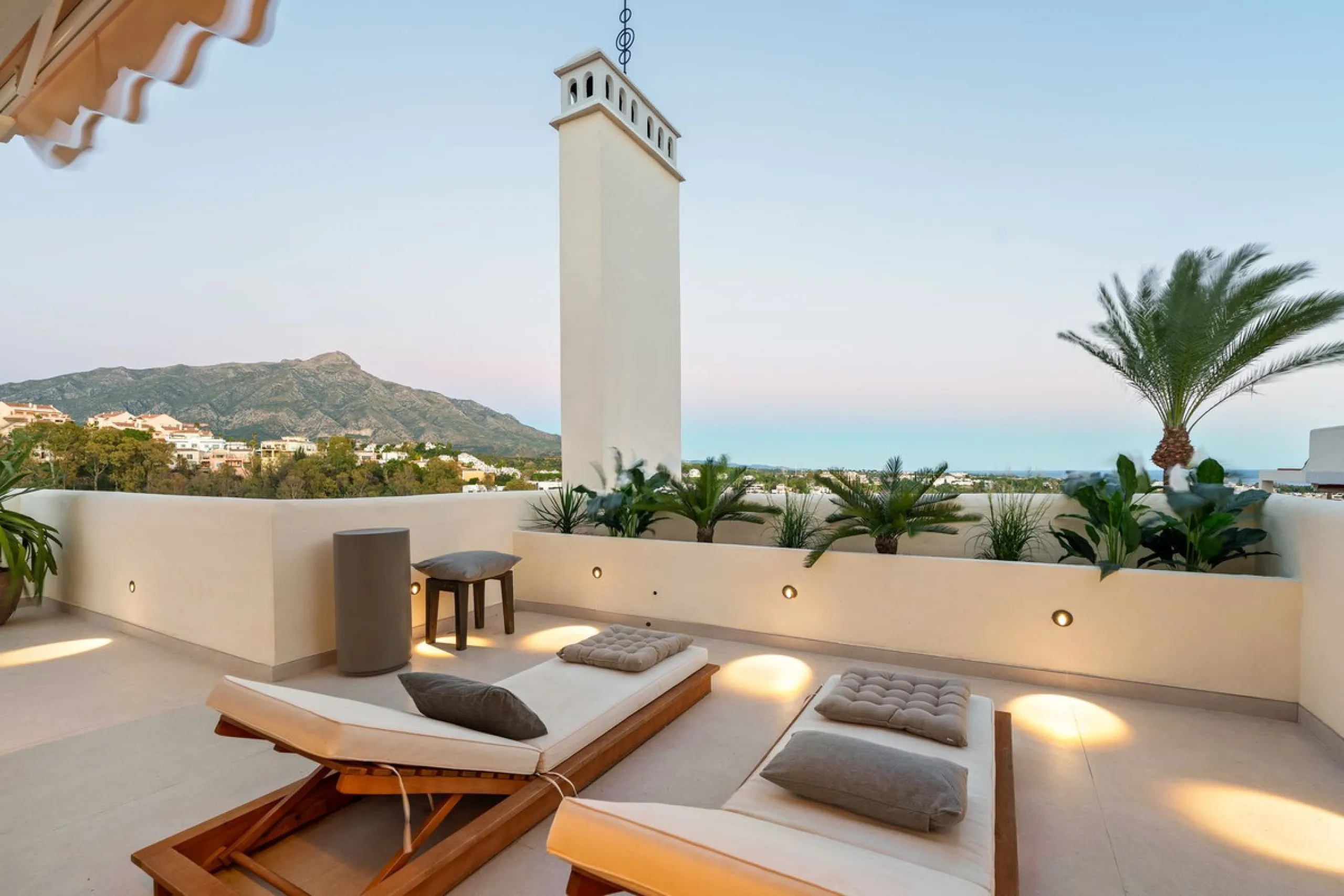 Apartment - Penthouse Duplex в продаже в Marbella, Málaga. В доме 3 спален и 4 ванных комнат. Площадь дома 183 м²