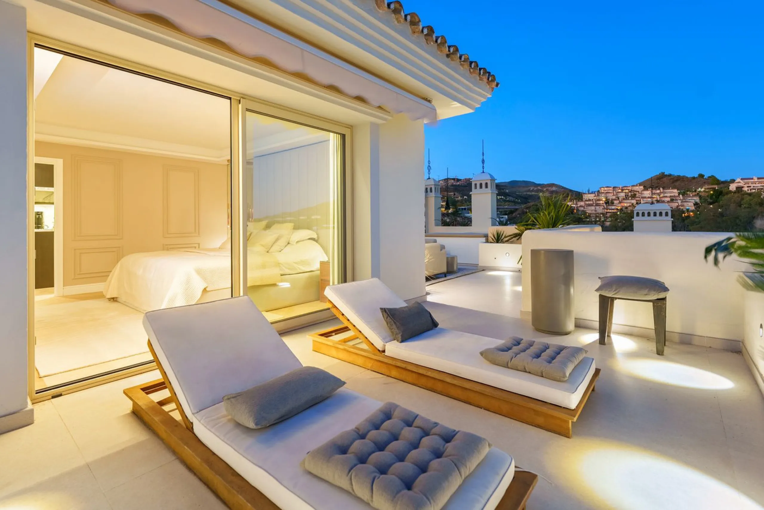 Apartment - Penthouse Duplex в продаже в Marbella, Málaga. В доме 3 спален и 4 ванных комнат. Площадь дома 183 м²