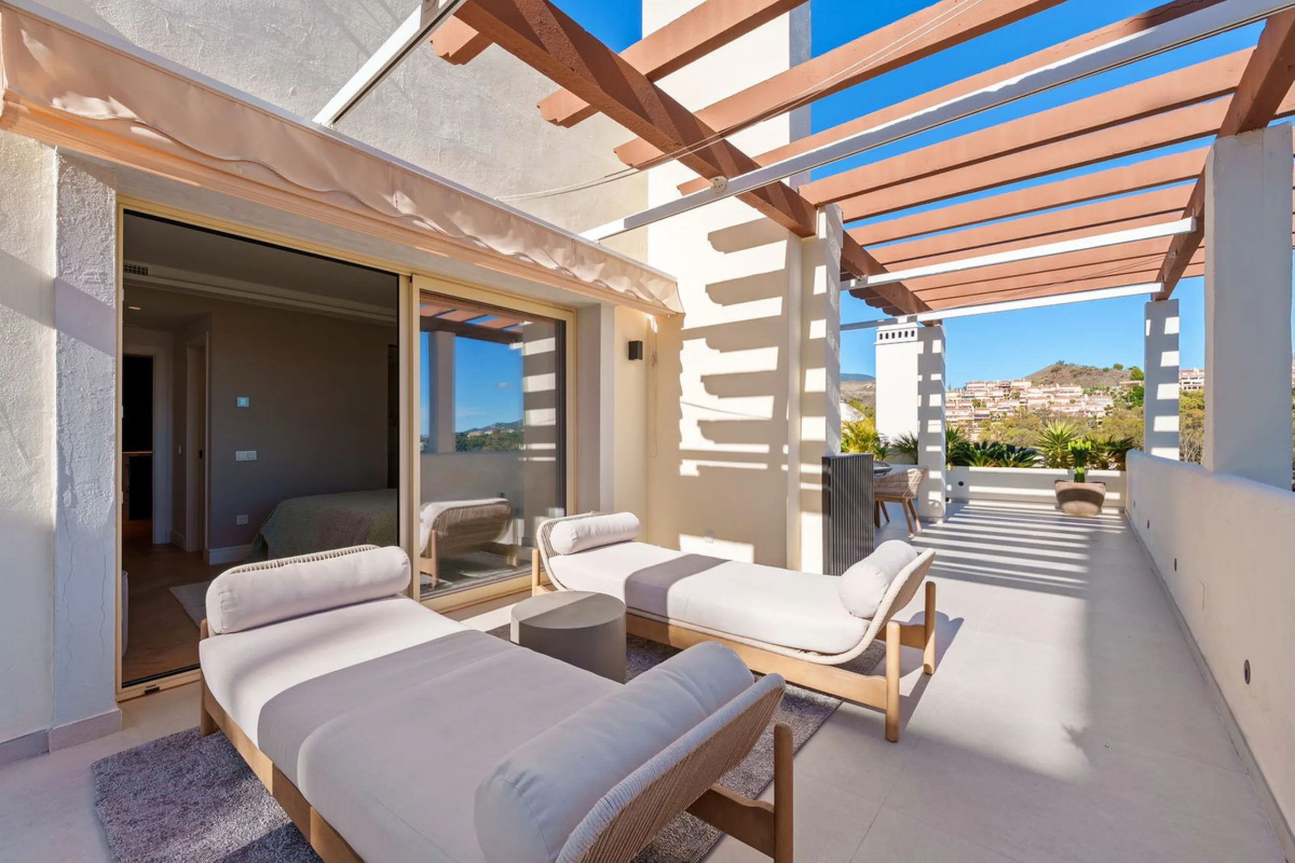 Apartment - Penthouse Duplex в продаже в Marbella, Málaga. В доме 3 спален и 4 ванных комнат. Площадь дома 183 м²