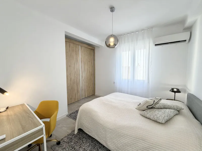 Welcome home to your own oasis on the third floor in Fuengirola! Here you'll find a bright and well-planned two-bedroom apartment (no lift), with access to a spacious shared rooftop terrace. The location is hard to beat, with just 600 meters from the beac