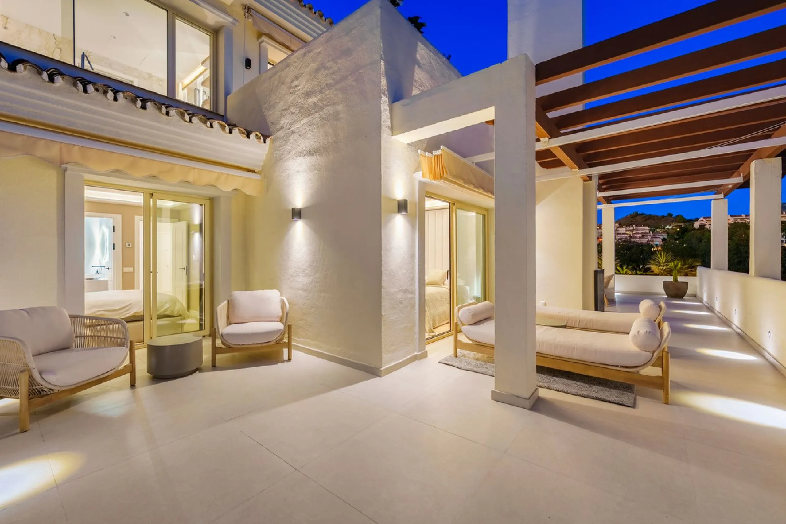 Apartment - Penthouse Duplex в продаже в Marbella, Málaga. В доме 3 спален и 4 ванных комнат. Площадь дома 183 м²