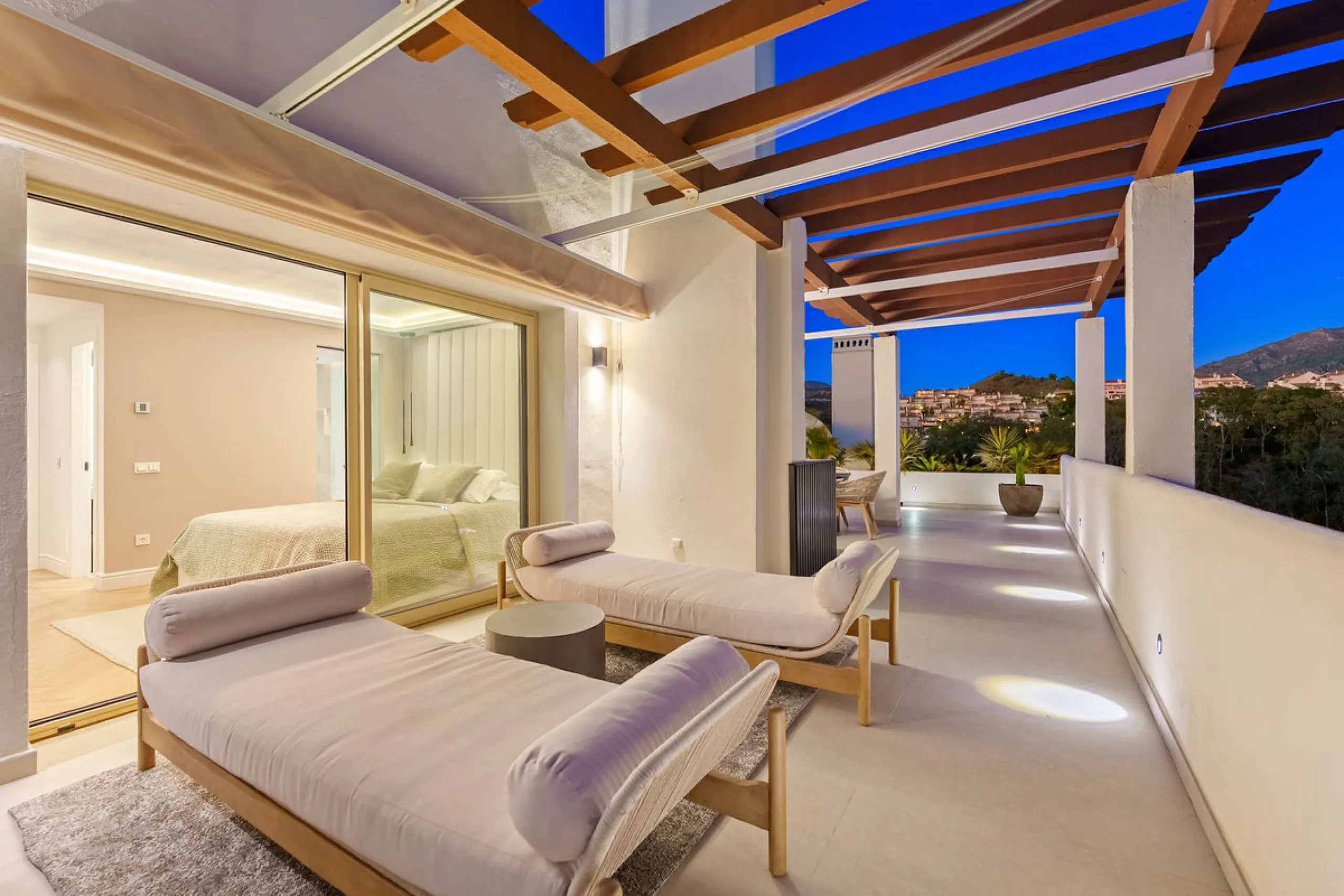 Apartment - Penthouse Duplex в продаже в Marbella, Málaga. В доме 3 спален и 4 ванных комнат. Площадь дома 183 м²