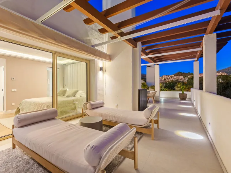 Apartment - Penthouse Duplex в продаже в Marbella, Málaga. В доме 3 спален и 4 ванных комнат. Площадь дома 183 м²