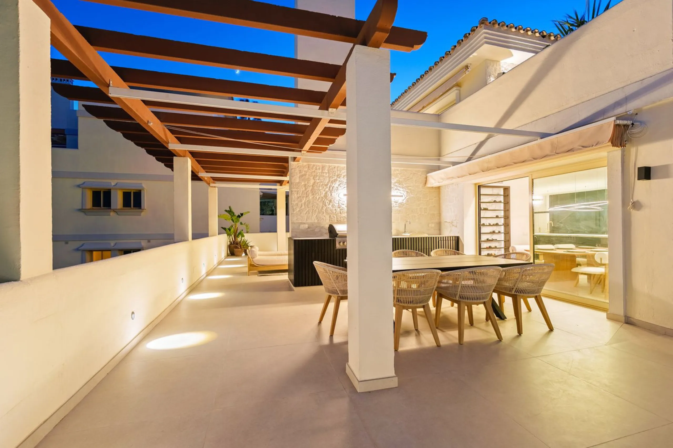 Apartment - Penthouse Duplex в продаже в Marbella, Málaga. В доме 3 спален и 4 ванных комнат. Площадь дома 183 м²