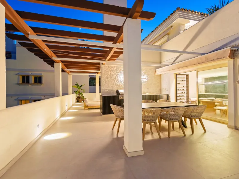 Apartment - Penthouse Duplex в продаже в Marbella, Málaga. В доме 3 спален и 4 ванных комнат. Площадь дома 183 м²