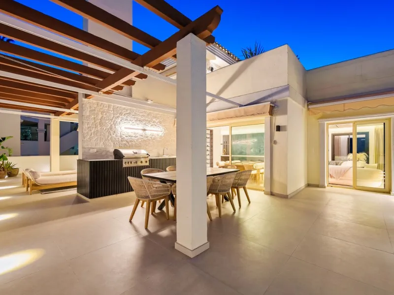 Apartment - Penthouse Duplex в продаже в Marbella, Málaga. В доме 3 спален и 4 ванных комнат. Площадь дома 183 м²