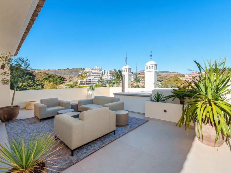 Apartment - Penthouse Duplex в продаже в Marbella, Málaga. В доме 3 спален и 4 ванных комнат. Площадь дома 183 м²