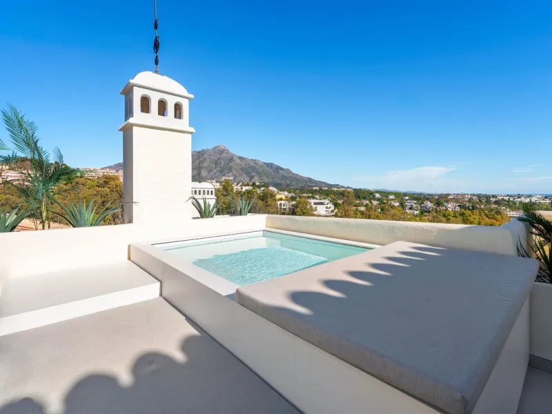 Apartment - Penthouse Duplex в продаже в Marbella, Málaga. В доме 3 спален и 4 ванных комнат. Площадь дома 183 м²