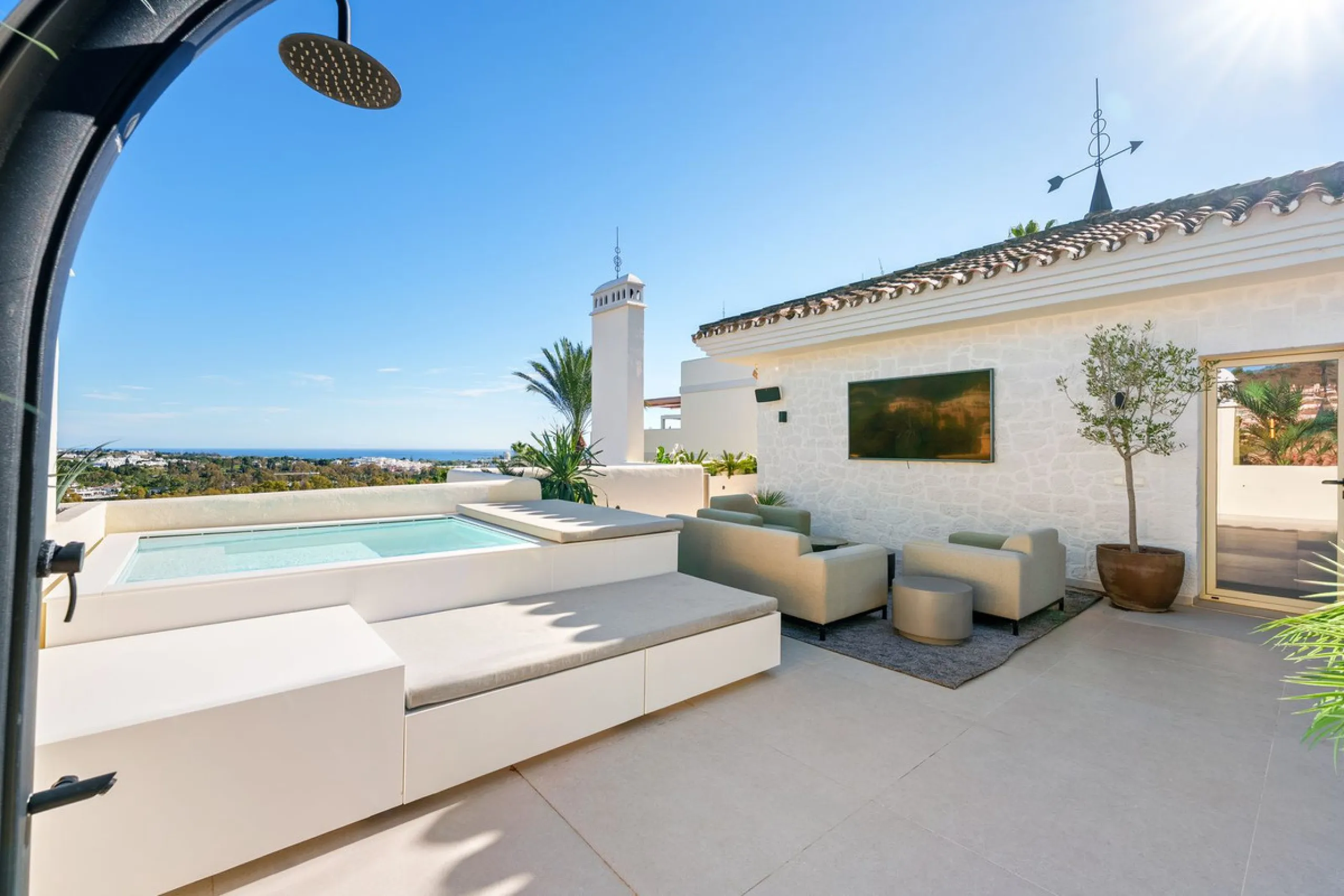 Apartment - Penthouse Duplex в продаже в Marbella, Málaga. В доме 3 спален и 4 ванных комнат. Площадь дома 183 м²