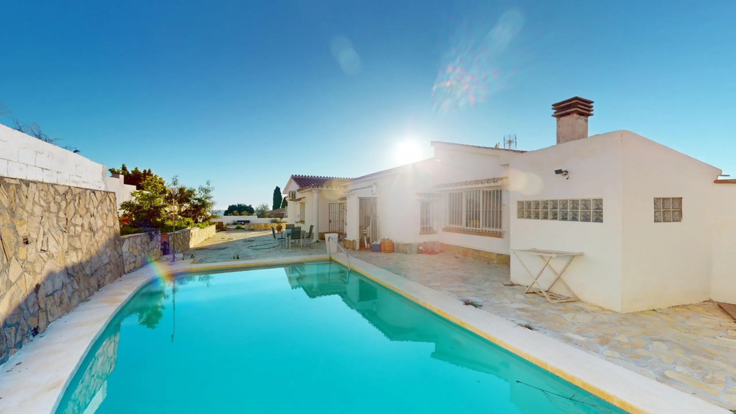 Discover your dream home in the charming seaside village of Benajarafe! This beautifully modernized property offers everything you need for luxurious Mediterranean living. The main house features two spacious bedrooms and a sleek, contemporary bathroom. A