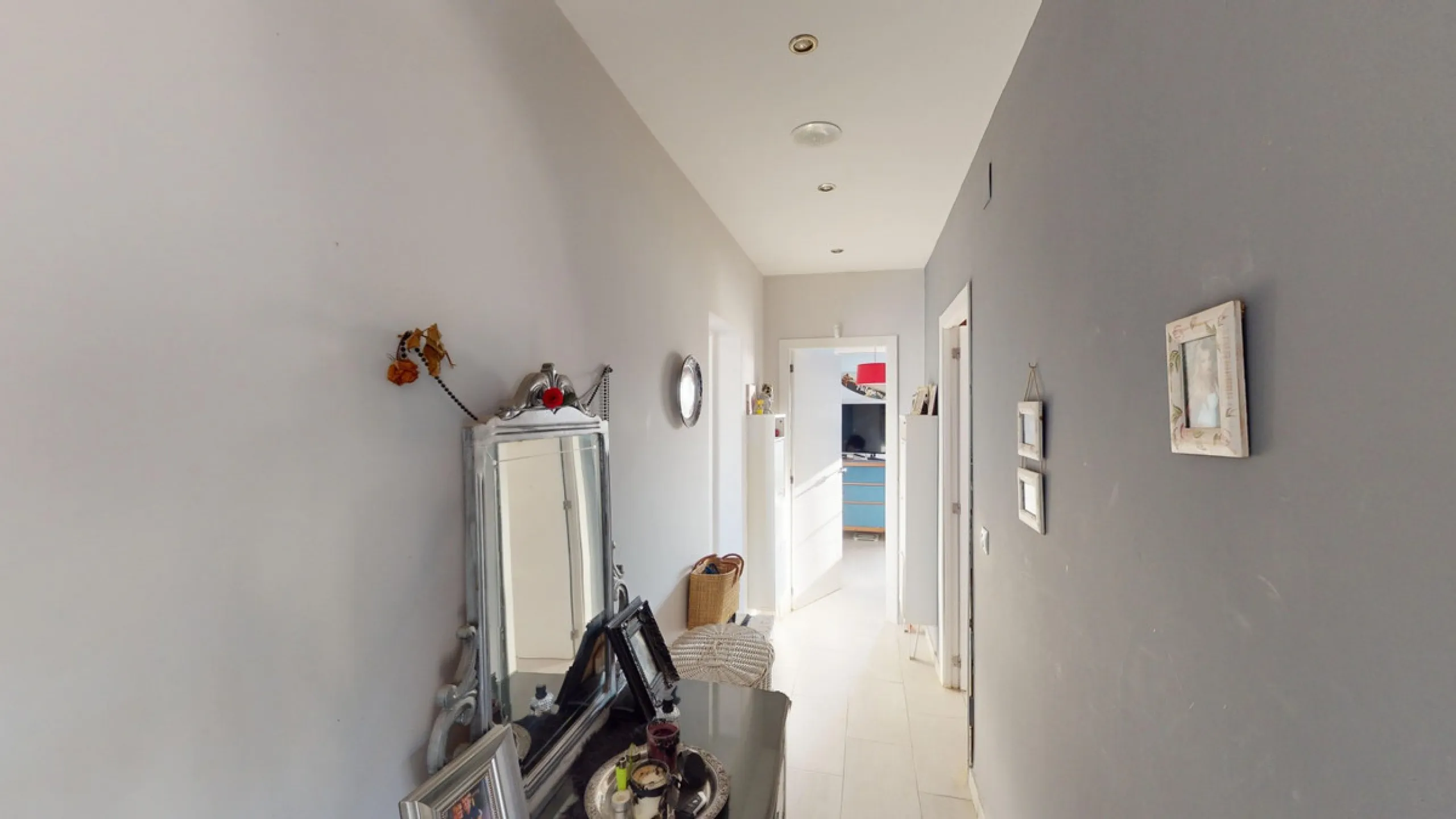 Discover your dream home in the charming seaside village of Benajarafe! This beautifully modernized property offers everything you need for luxurious Mediterranean living. The main house features two spacious bedrooms and a sleek, contemporary bathroom. A
