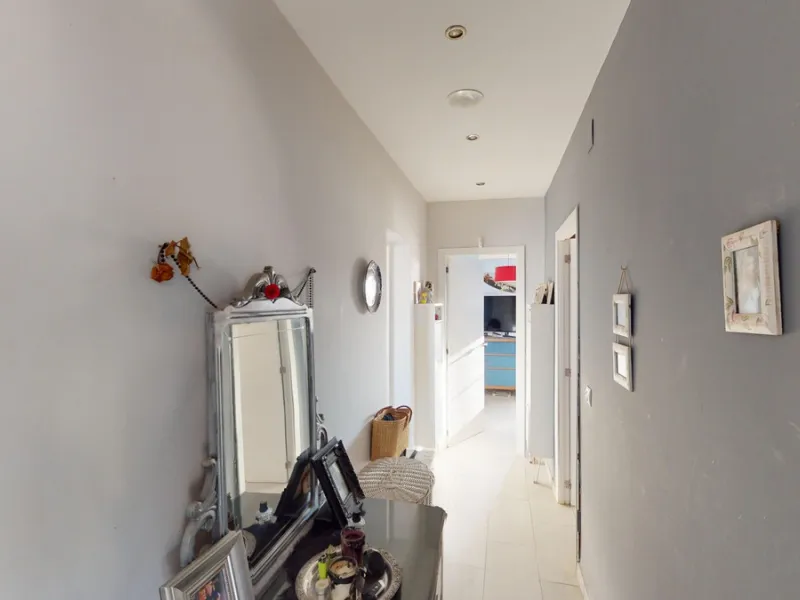 Discover your dream home in the charming seaside village of Benajarafe! This beautifully modernized property offers everything you need for luxurious Mediterranean living. The main house features two spacious bedrooms and a sleek, contemporary bathroom. A