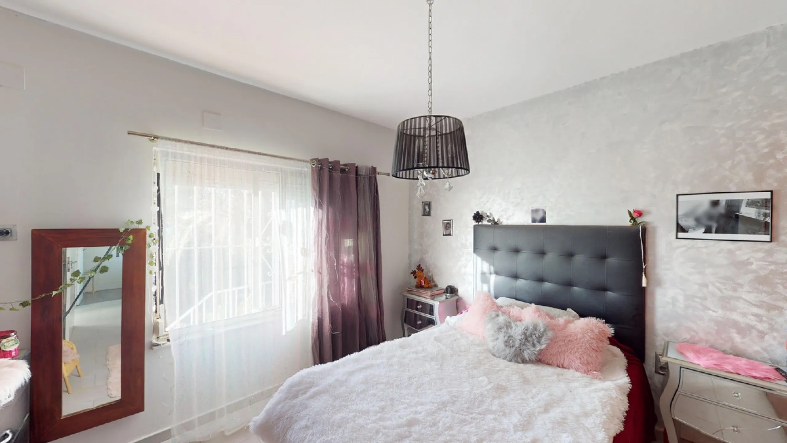 Discover your dream home in the charming seaside village of Benajarafe! This beautifully modernized property offers everything you need for luxurious Mediterranean living. The main house features two spacious bedrooms and a sleek, contemporary bathroom. A
