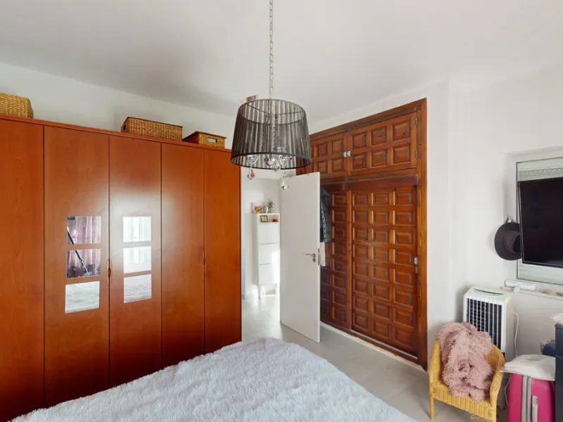 Discover your dream home in the charming seaside village of Benajarafe! This beautifully modernized property offers everything you need for luxurious Mediterranean living. The main house features two spacious bedrooms and a sleek, contemporary bathroom. A