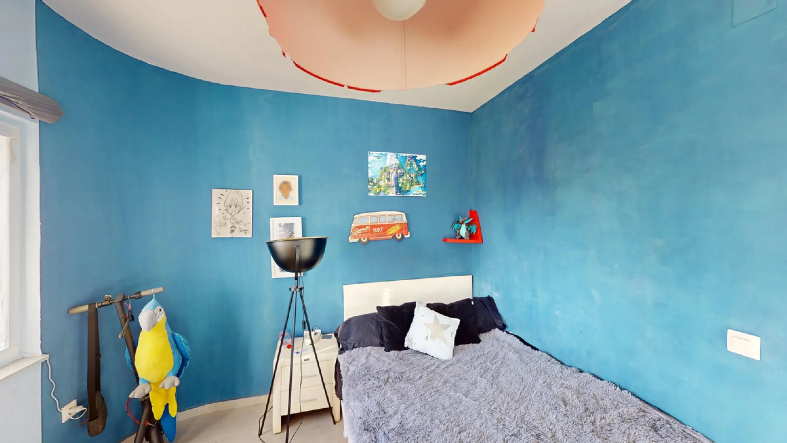 Discover your dream home in the charming seaside village of Benajarafe! This beautifully modernized property offers everything you need for luxurious Mediterranean living. The main house features two spacious bedrooms and a sleek, contemporary bathroom. A
