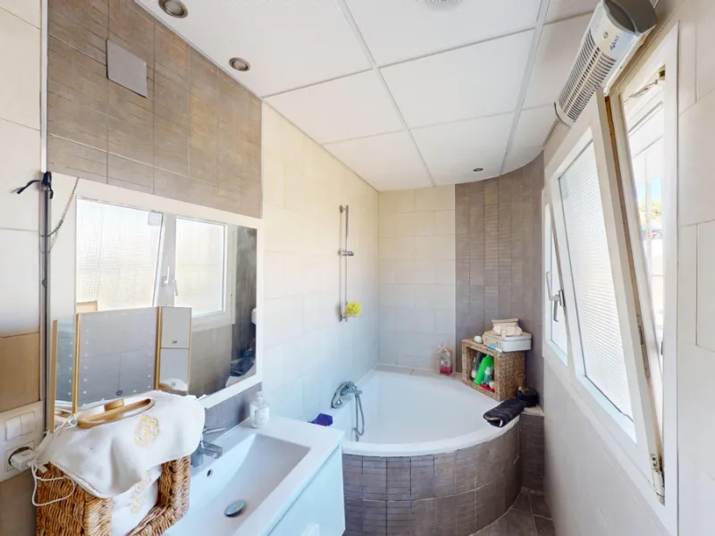 Discover your dream home in the charming seaside village of Benajarafe! This beautifully modernized property offers everything you need for luxurious Mediterranean living. The main house features two spacious bedrooms and a sleek, contemporary bathroom. A