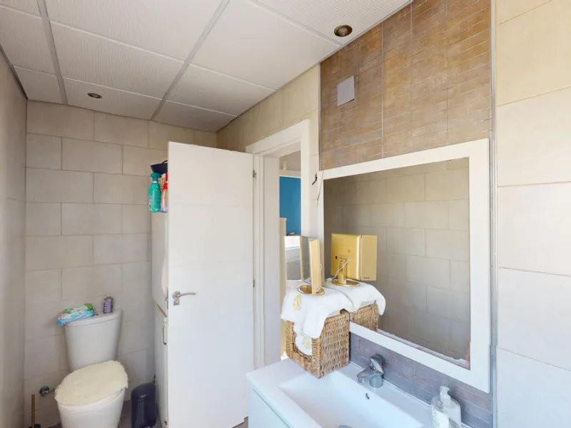 Discover your dream home in the charming seaside village of Benajarafe! This beautifully modernized property offers everything you need for luxurious Mediterranean living. The main house features two spacious bedrooms and a sleek, contemporary bathroom. A
