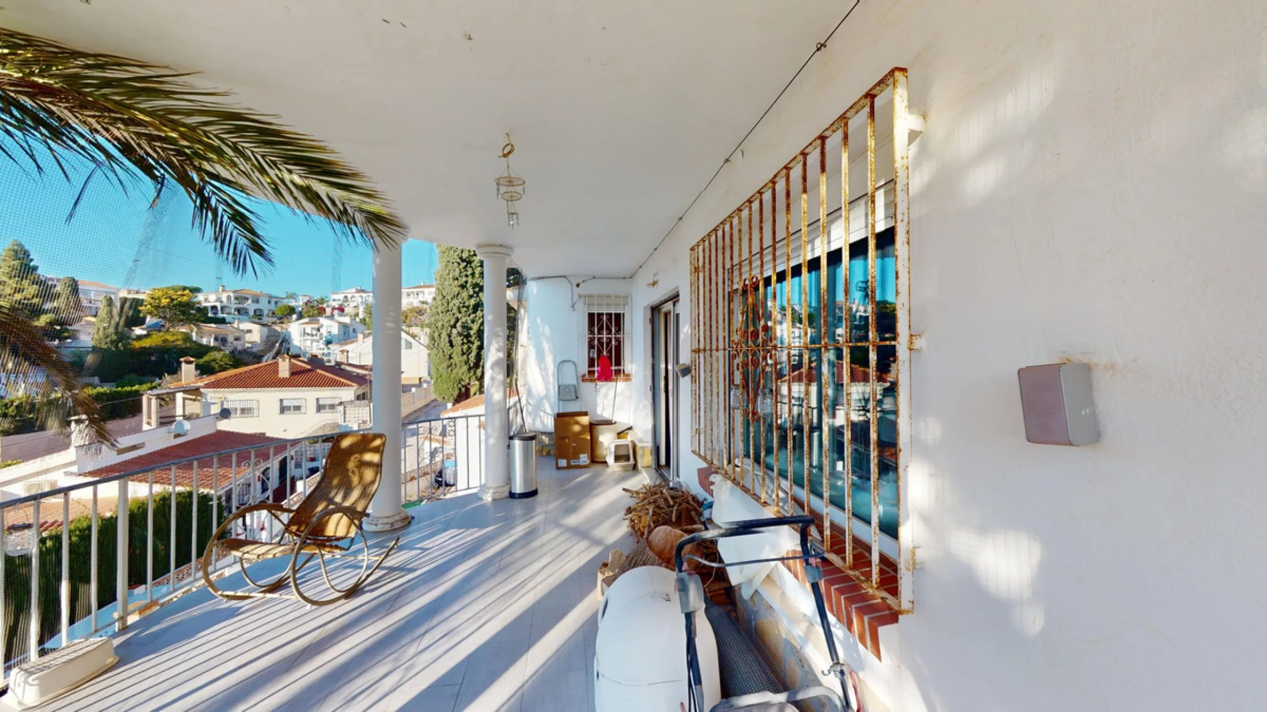 Discover your dream home in the charming seaside village of Benajarafe! This beautifully modernized property offers everything you need for luxurious Mediterranean living. The main house features two spacious bedrooms and a sleek, contemporary bathroom. A