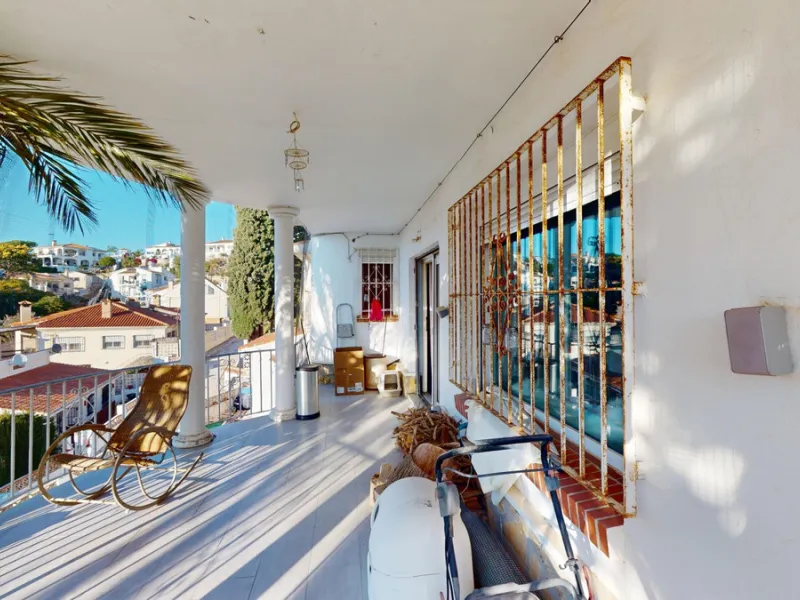 Discover your dream home in the charming seaside village of Benajarafe! This beautifully modernized property offers everything you need for luxurious Mediterranean living. The main house features two spacious bedrooms and a sleek, contemporary bathroom. A