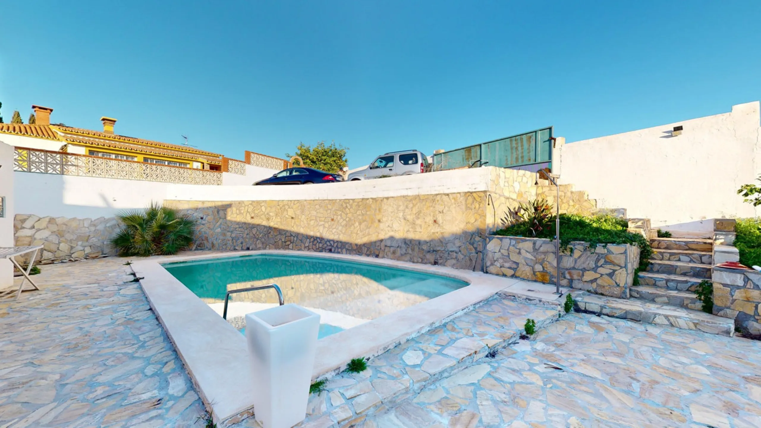 Discover your dream home in the charming seaside village of Benajarafe! This beautifully modernized property offers everything you need for luxurious Mediterranean living. The main house features two spacious bedrooms and a sleek, contemporary bathroom. A