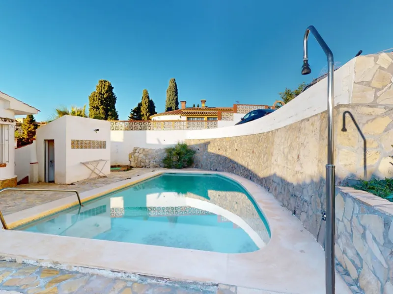 Discover your dream home in the charming seaside village of Benajarafe! This beautifully modernized property offers everything you need for luxurious Mediterranean living. The main house features two spacious bedrooms and a sleek, contemporary bathroom. A