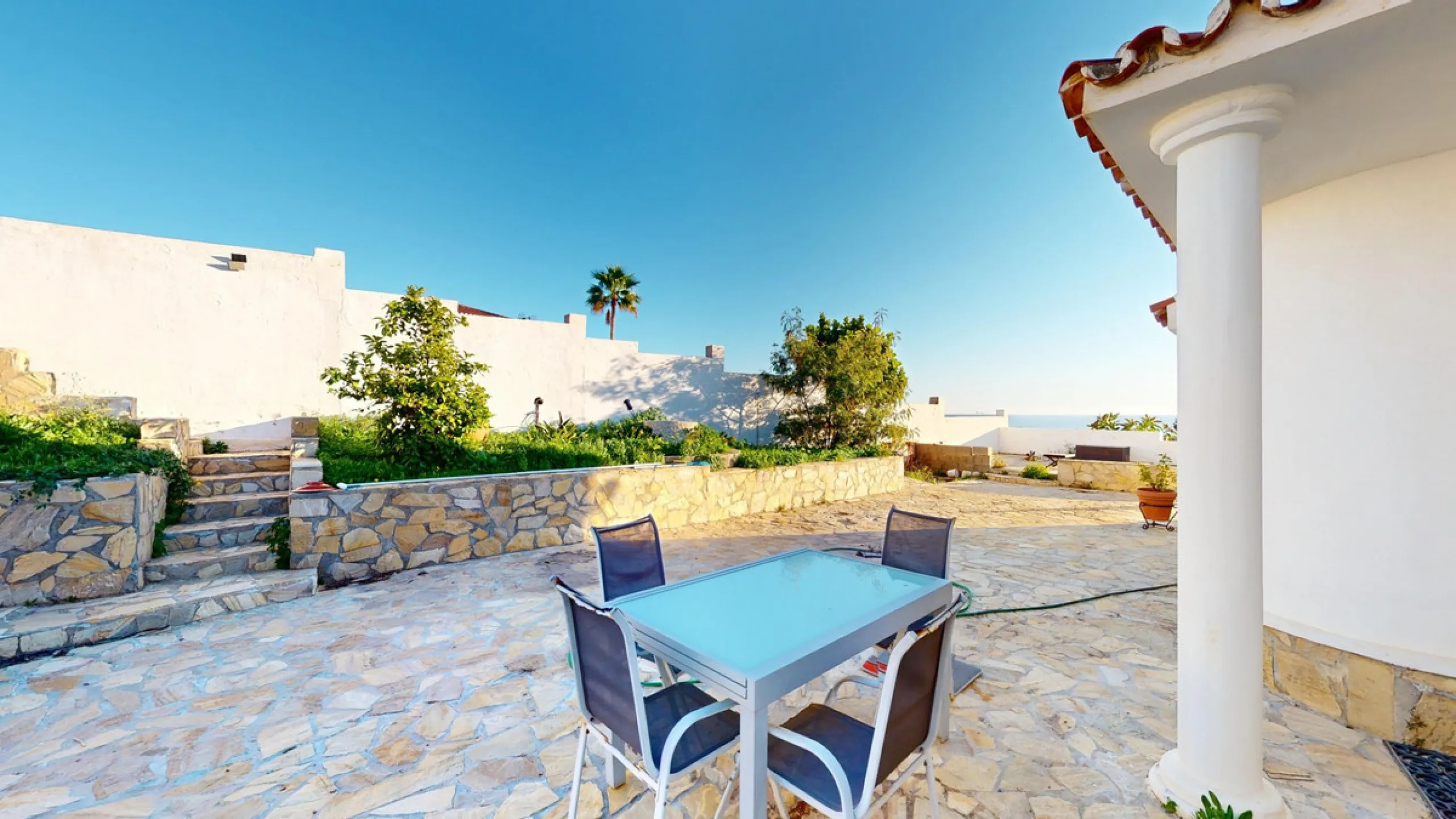 Discover your dream home in the charming seaside village of Benajarafe! This beautifully modernized property offers everything you need for luxurious Mediterranean living. The main house features two spacious bedrooms and a sleek, contemporary bathroom. A