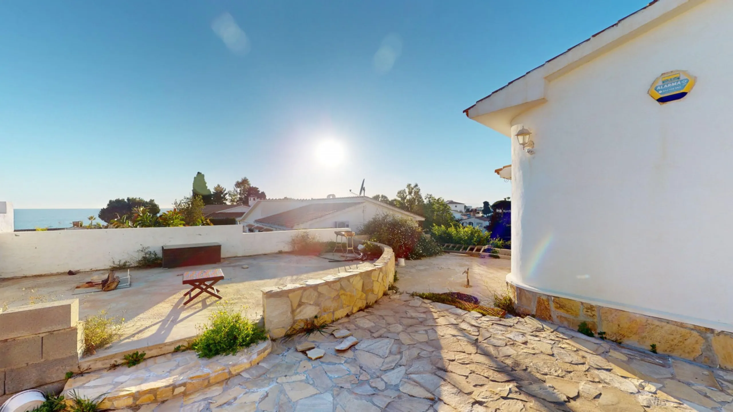 Discover your dream home in the charming seaside village of Benajarafe! This beautifully modernized property offers everything you need for luxurious Mediterranean living. The main house features two spacious bedrooms and a sleek, contemporary bathroom. A