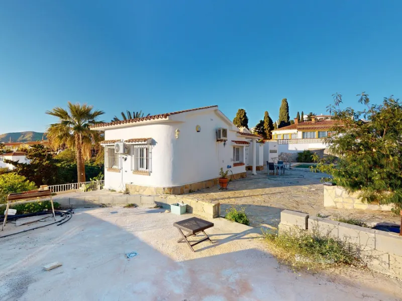 Discover your dream home in the charming seaside village of Benajarafe! This beautifully modernized property offers everything you need for luxurious Mediterranean living. The main house features two spacious bedrooms and a sleek, contemporary bathroom. A