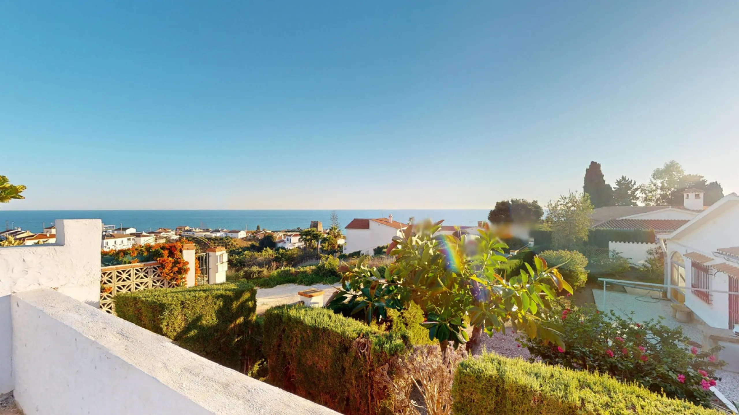 Discover your dream home in the charming seaside village of Benajarafe! This beautifully modernized property offers everything you need for luxurious Mediterranean living. The main house features two spacious bedrooms and a sleek, contemporary bathroom. A