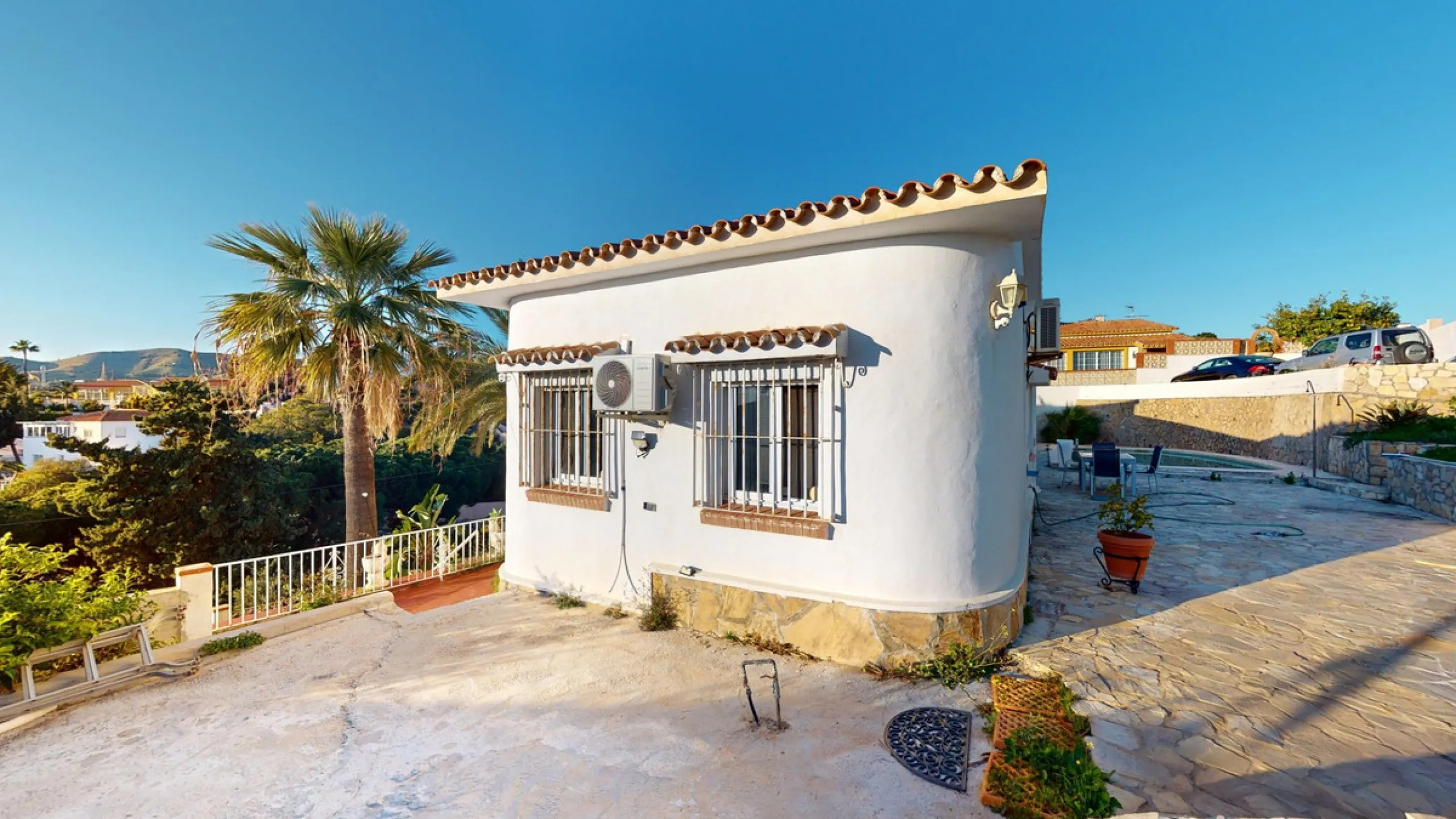 Discover your dream home in the charming seaside village of Benajarafe! This beautifully modernized property offers everything you need for luxurious Mediterranean living. The main house features two spacious bedrooms and a sleek, contemporary bathroom. A