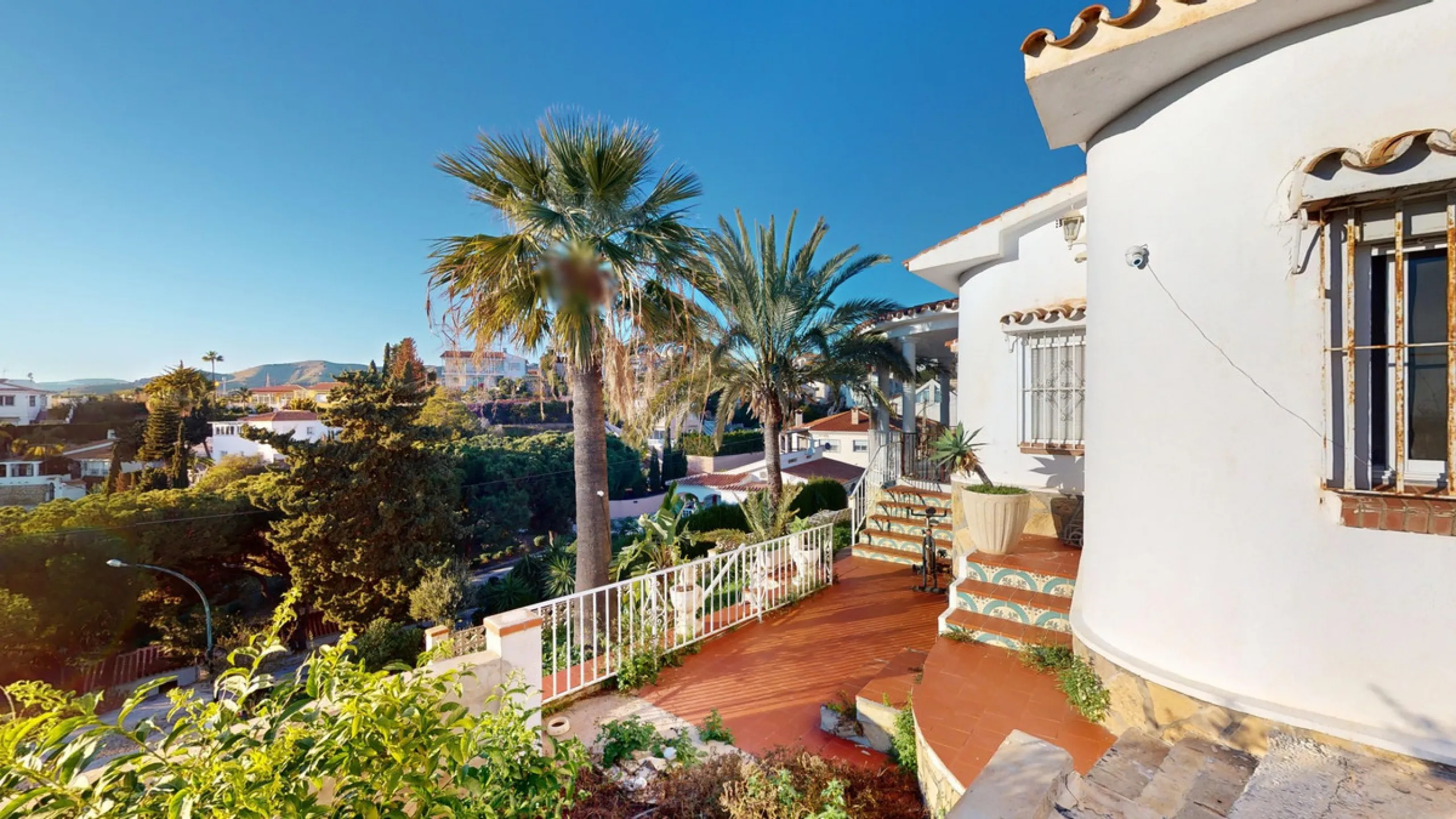 Discover your dream home in the charming seaside village of Benajarafe! This beautifully modernized property offers everything you need for luxurious Mediterranean living. The main house features two spacious bedrooms and a sleek, contemporary bathroom. A
