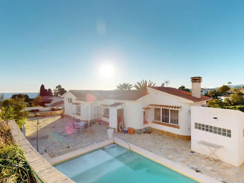 Discover your dream home in the charming seaside village of Benajarafe! This beautifully modernized property offers everything you need for luxurious Mediterranean living. The main house features two spacious bedrooms and a sleek, contemporary bathroom. A