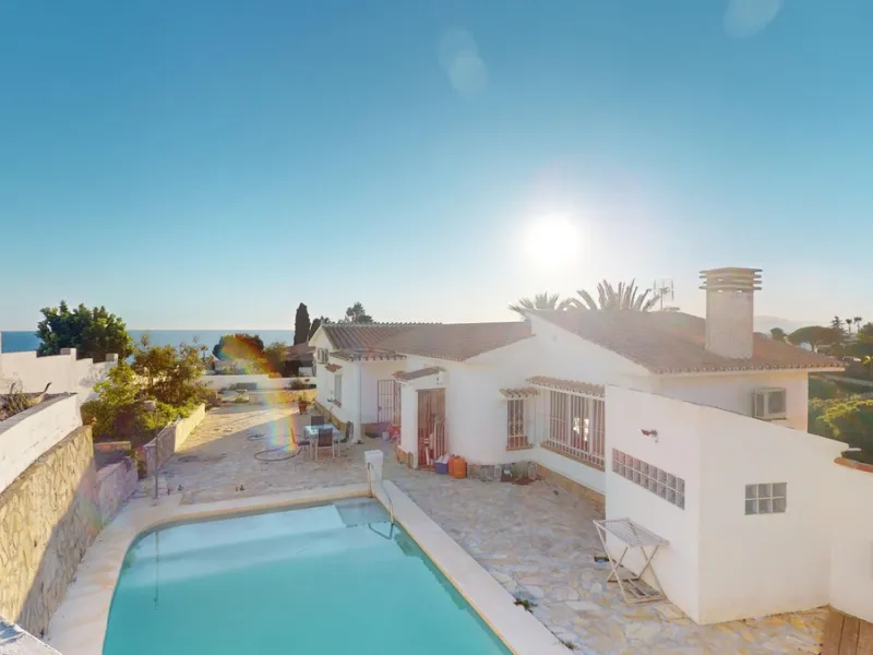 Discover your dream home in the charming seaside village of Benajarafe! This beautifully modernized property offers everything you need for luxurious Mediterranean living. The main house features two spacious bedrooms and a sleek, contemporary bathroom. A