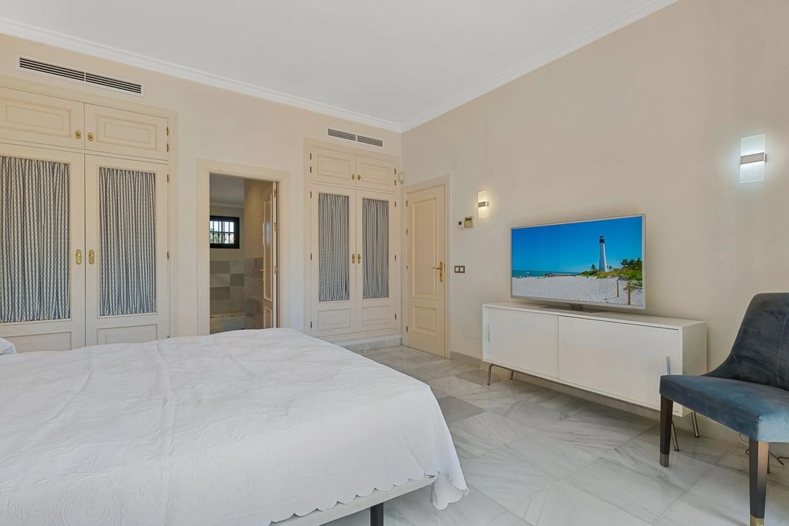 This classic Andalusian-style villa, set within the prestigious residential enclave of Casasola, Guadalmina Baja, represents a rare opportunity to acquire a substantial family home just moments from the sea, with exceptional scope for refurbishment and pe
