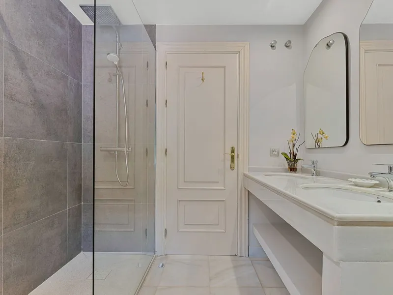 This classic Andalusian-style villa, set within the prestigious residential enclave of Casasola, Guadalmina Baja, represents a rare opportunity to acquire a substantial family home just moments from the sea, with exceptional scope for refurbishment and pe