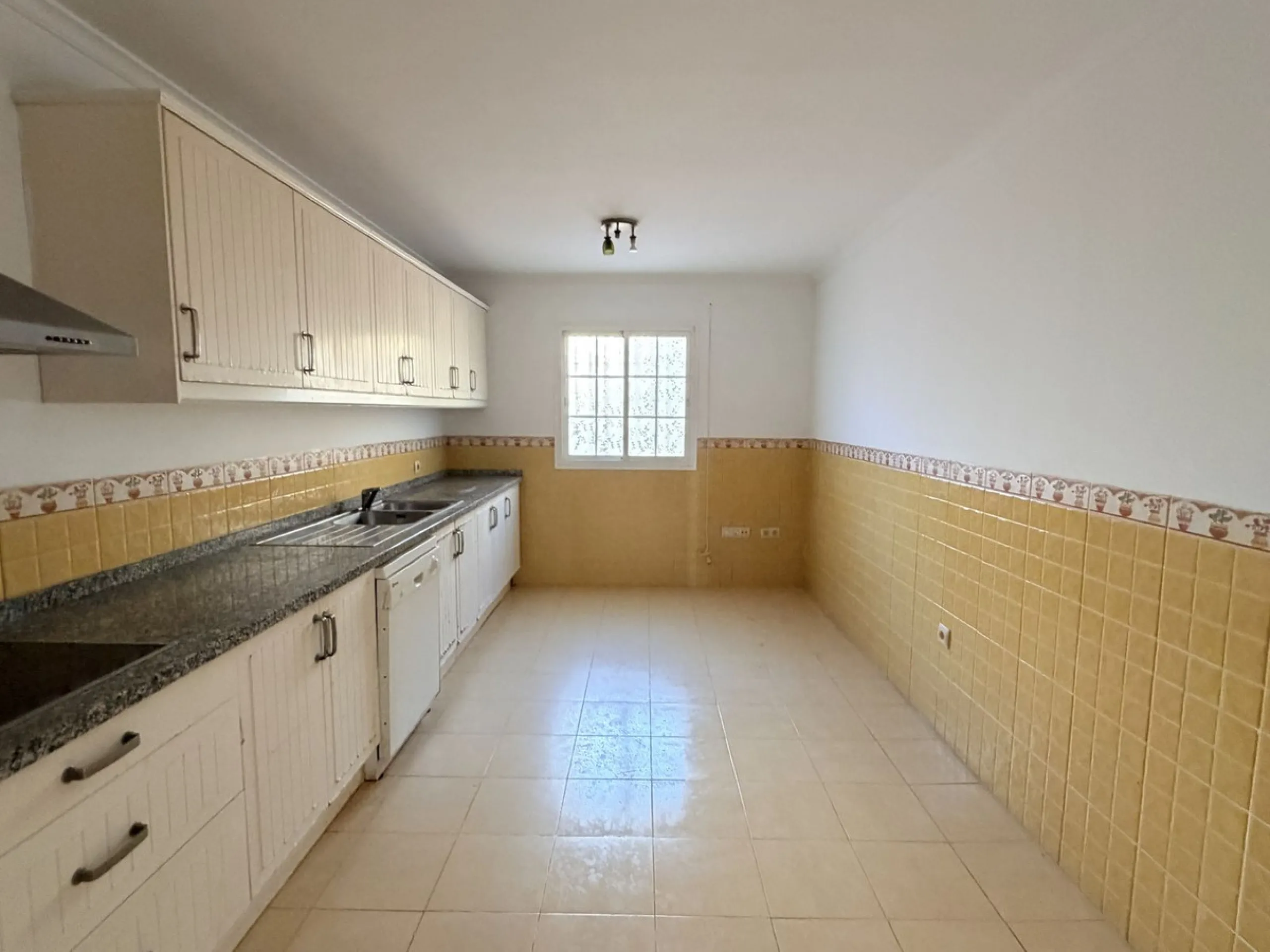 EXCLUSIVE OPPORTUNITY – SPACIOUS VILLA IN MIJAS (MÁLAGA) – SPECIAL SALE (AUCTION/OFFERS)