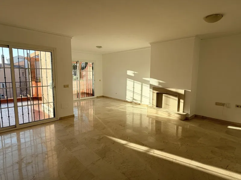 EXCLUSIVE OPPORTUNITY – SPACIOUS VILLA IN MIJAS (MÁLAGA) – SPECIAL SALE (AUCTION/OFFERS)