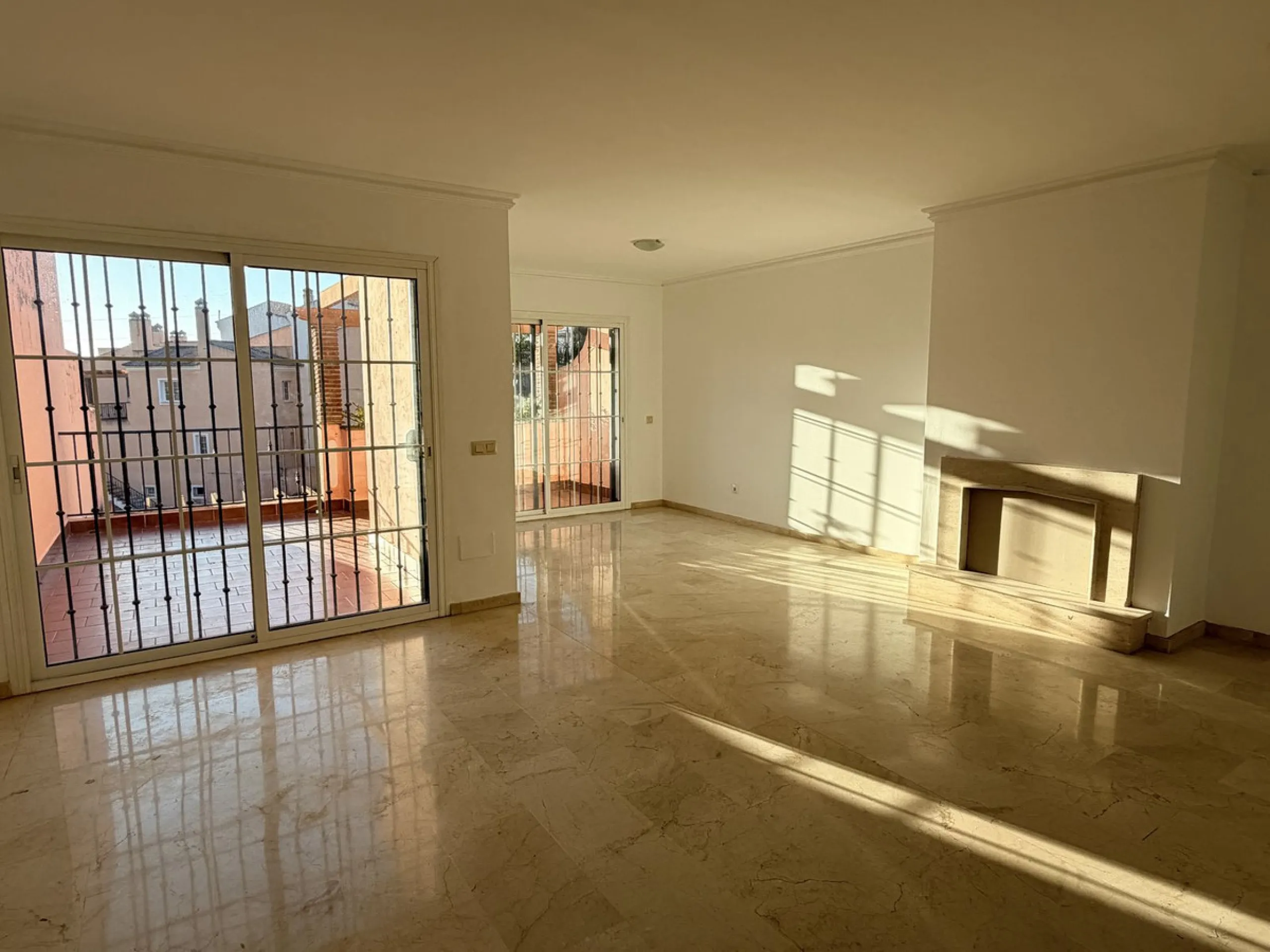EXCLUSIVE OPPORTUNITY – SPACIOUS VILLA IN MIJAS (MÁLAGA) – SPECIAL SALE (AUCTION/OFFERS)