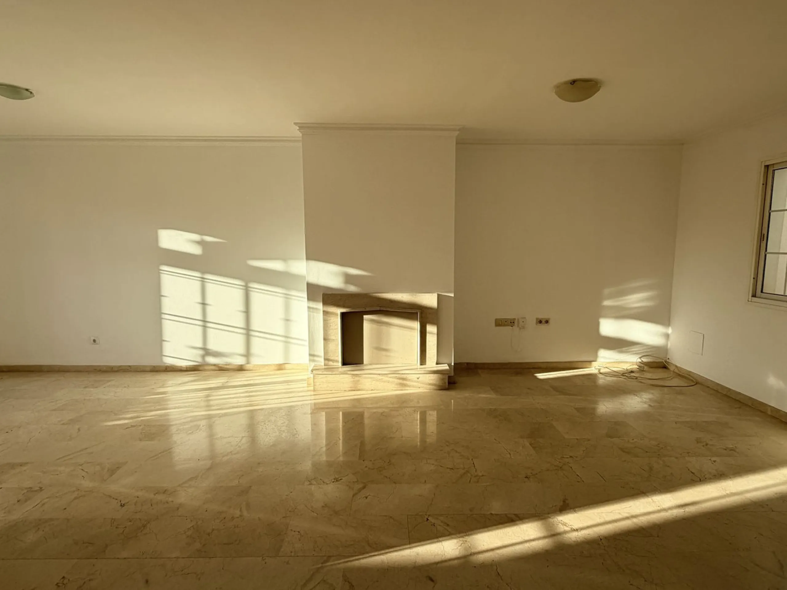 EXCLUSIVE OPPORTUNITY – SPACIOUS VILLA IN MIJAS (MÁLAGA) – SPECIAL SALE (AUCTION/OFFERS)