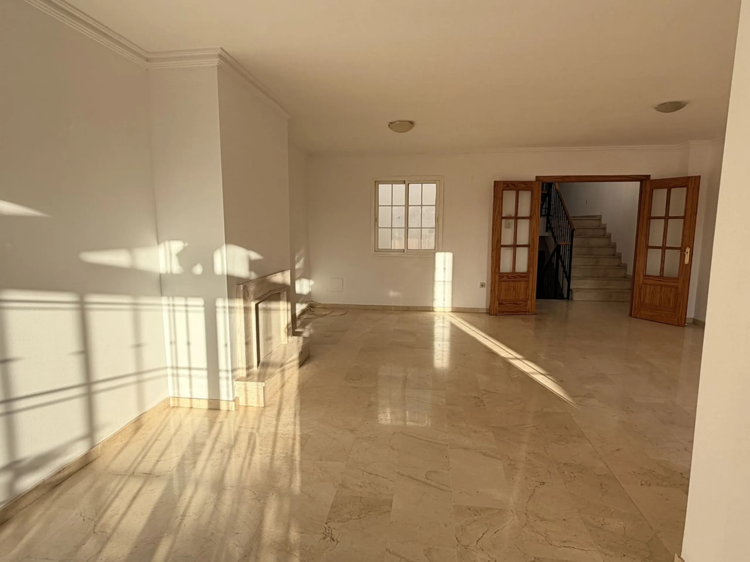 EXCLUSIVE OPPORTUNITY – SPACIOUS VILLA IN MIJAS (MÁLAGA) – SPECIAL SALE (AUCTION/OFFERS)