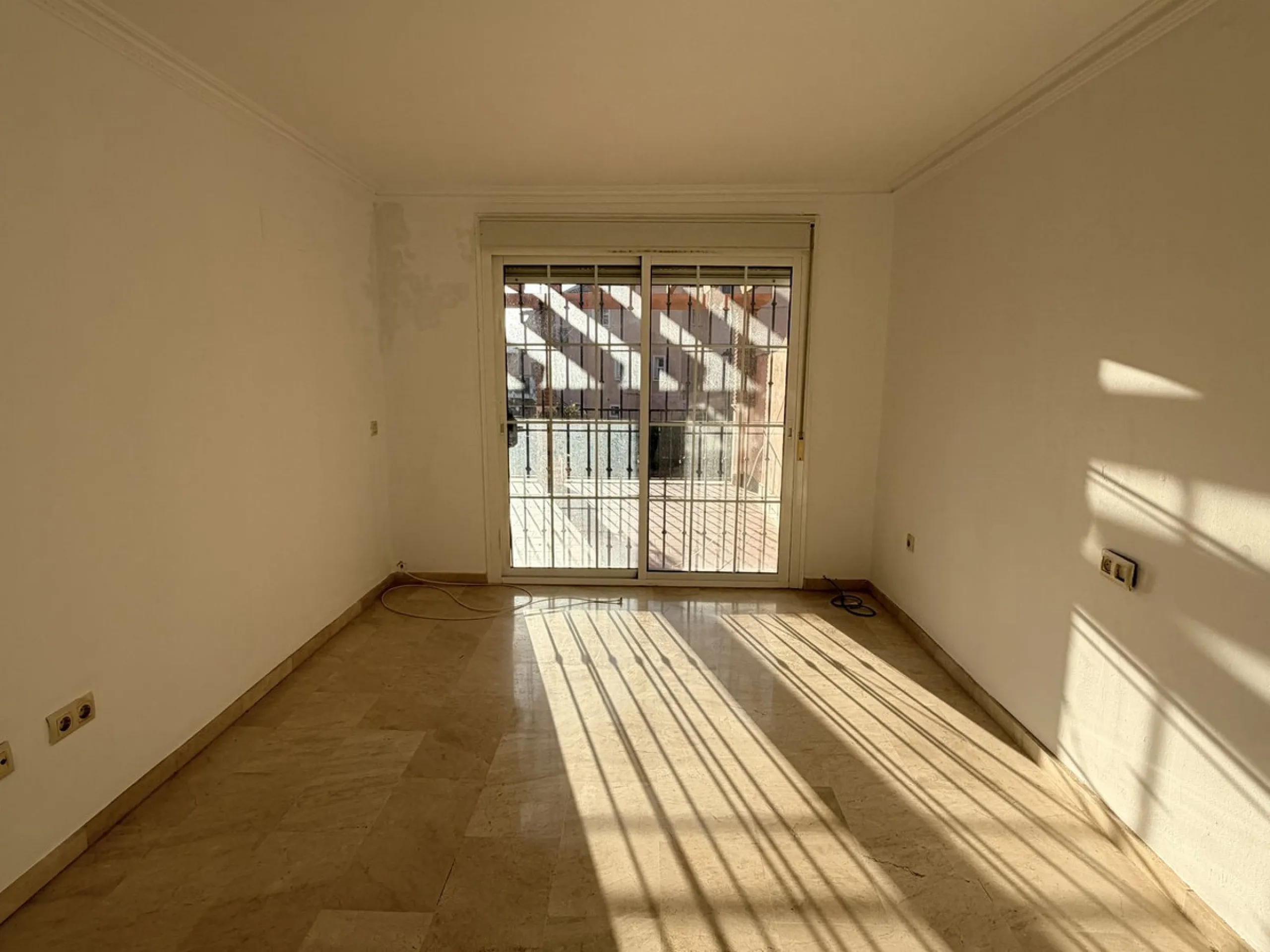 EXCLUSIVE OPPORTUNITY – SPACIOUS VILLA IN MIJAS (MÁLAGA) – SPECIAL SALE (AUCTION/OFFERS)