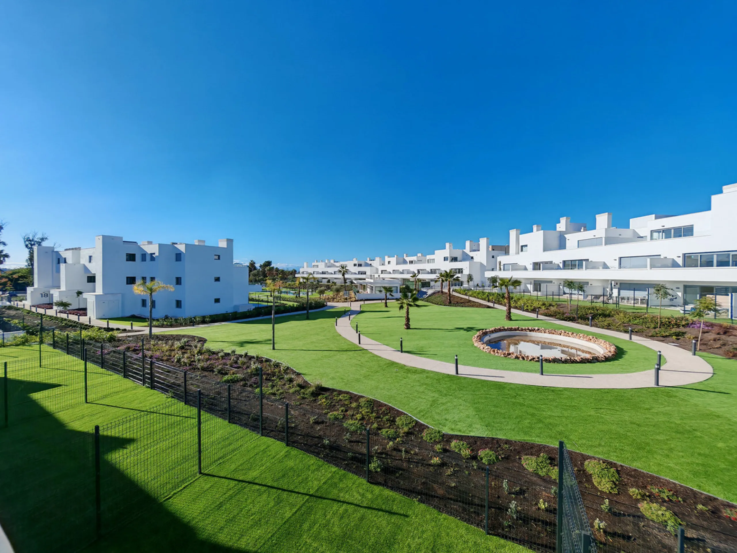 Apartment for sale in Cancelada, Estepona with 2 bedrooms, 2 bathrooms, 1 on suite bathroom and with orientation west, with communal swimming pool, private garage (1 parking spaces) and communal garden. Regarding property dimensions, it has 91 m² built, 7