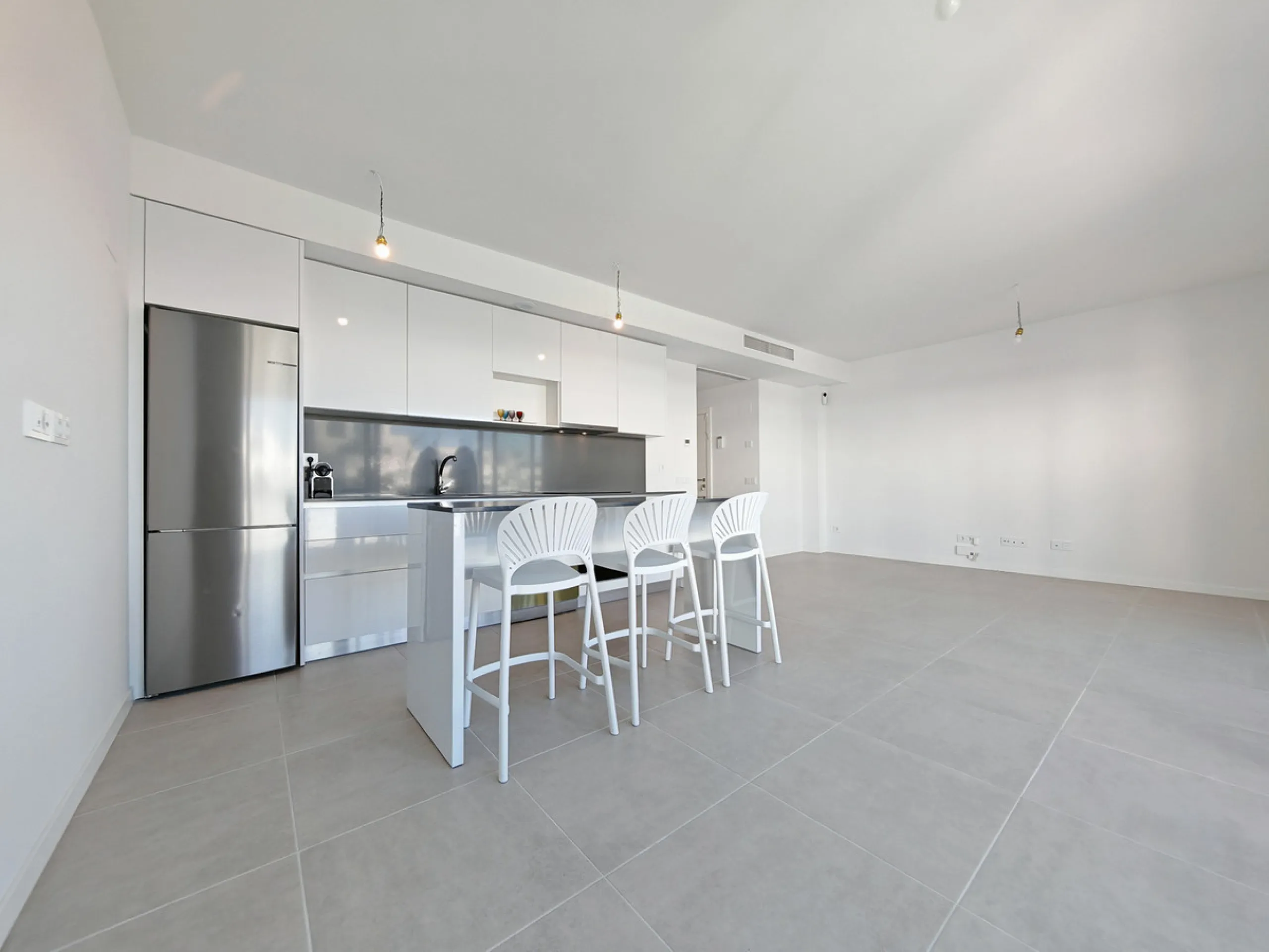 Apartment for sale in Cancelada, Estepona with 2 bedrooms, 2 bathrooms, 1 on suite bathroom and with orientation west, with communal swimming pool, private garage (1 parking spaces) and communal garden. Regarding property dimensions, it has 91 m² built, 7