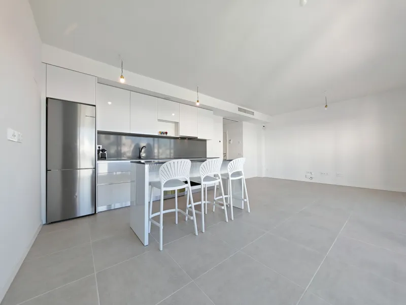 Apartment for sale in Cancelada, Estepona with 2 bedrooms, 2 bathrooms, 1 on suite bathroom and with orientation west, with communal swimming pool, private garage (1 parking spaces) and communal garden. Regarding property dimensions, it has 91 m² built, 7