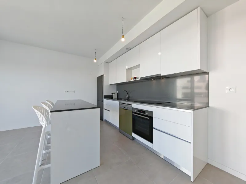 Apartment for sale in Cancelada, Estepona with 2 bedrooms, 2 bathrooms, 1 on suite bathroom and with orientation west, with communal swimming pool, private garage (1 parking spaces) and communal garden. Regarding property dimensions, it has 91 m² built, 7