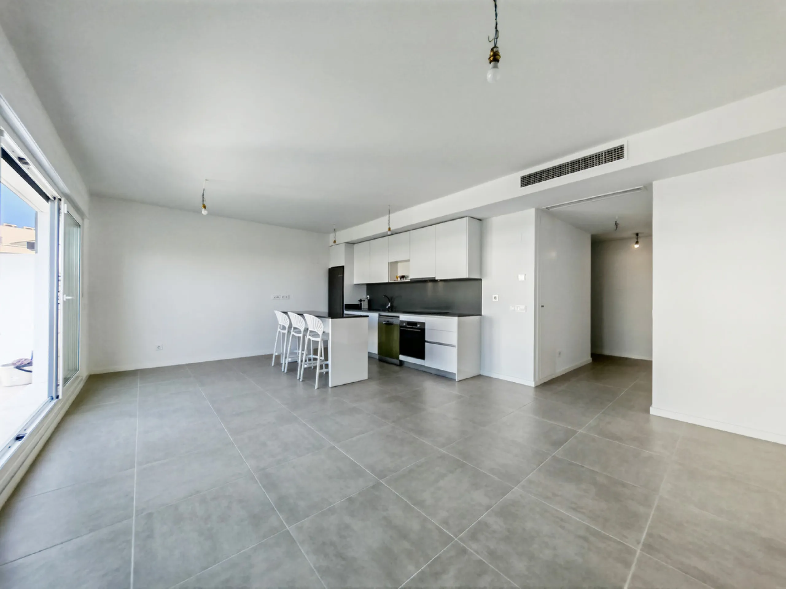 Apartment for sale in Cancelada, Estepona with 2 bedrooms, 2 bathrooms, 1 on suite bathroom and with orientation west, with communal swimming pool, private garage (1 parking spaces) and communal garden. Regarding property dimensions, it has 91 m² built, 7