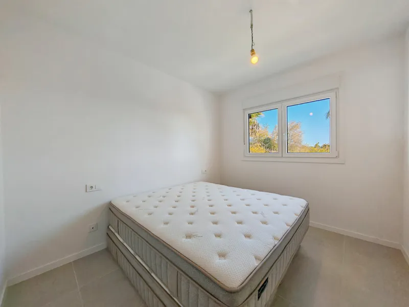 Apartment for sale in Cancelada, Estepona with 2 bedrooms, 2 bathrooms, 1 on suite bathroom and with orientation west, with communal swimming pool, private garage (1 parking spaces) and communal garden. Regarding property dimensions, it has 91 m² built, 7