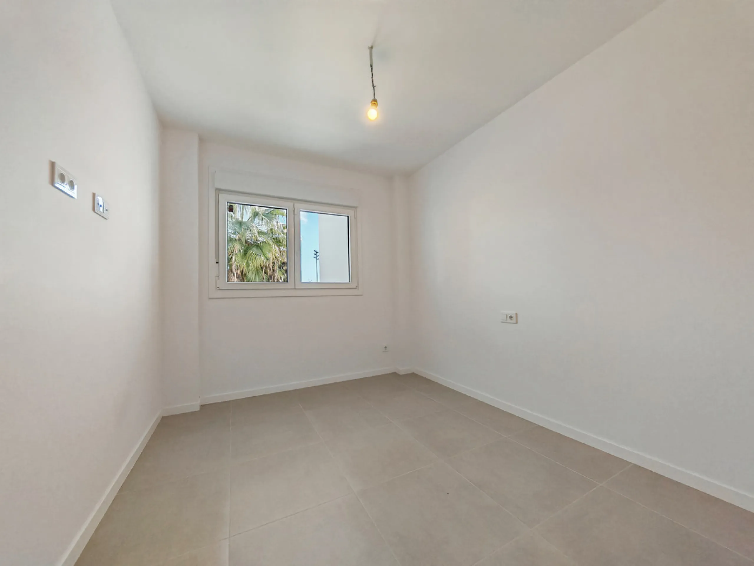 Apartment for sale in Cancelada, Estepona with 2 bedrooms, 2 bathrooms, 1 on suite bathroom and with orientation west, with communal swimming pool, private garage (1 parking spaces) and communal garden. Regarding property dimensions, it has 91 m² built, 7