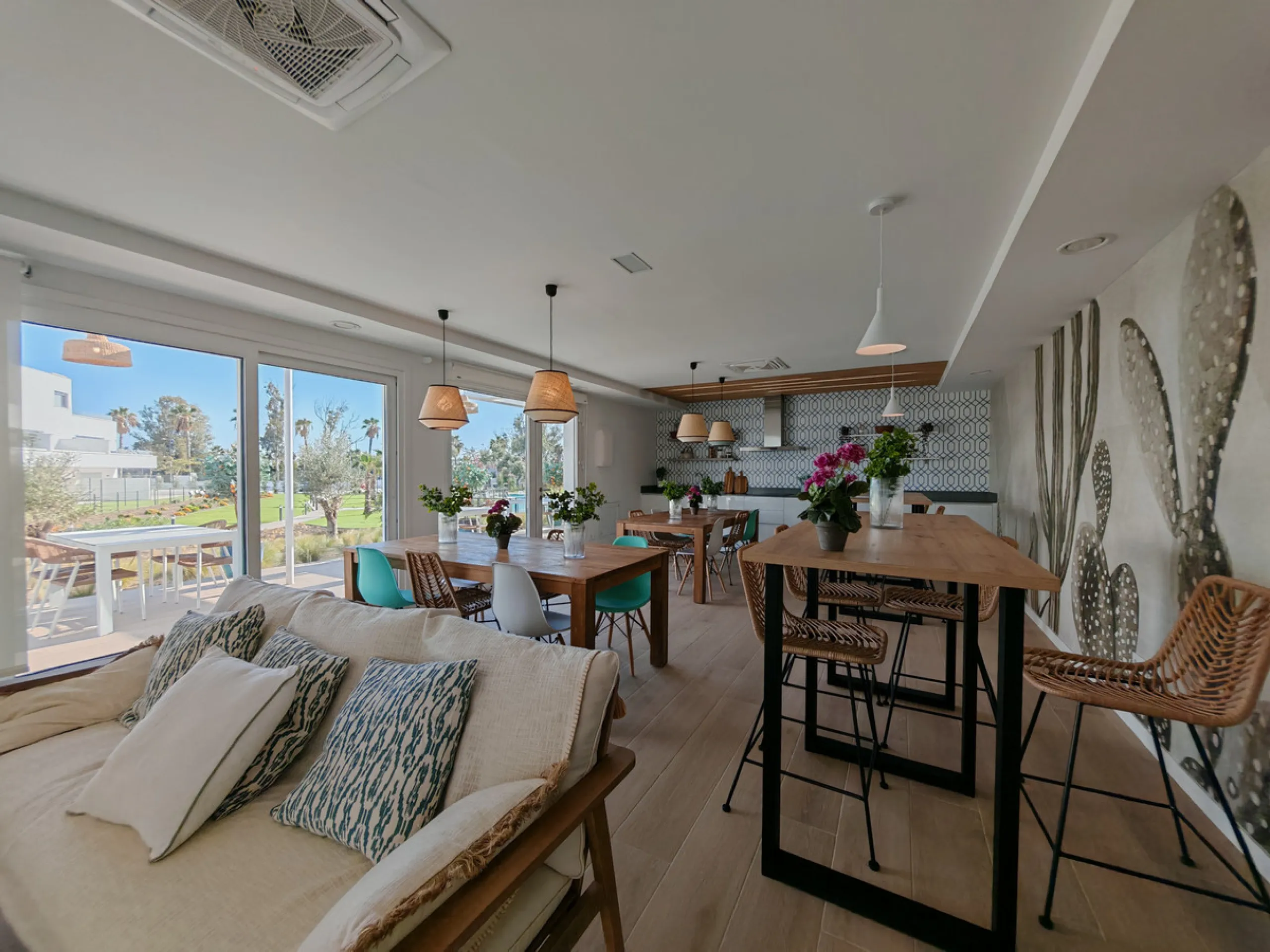 Apartment for sale in Cancelada, Estepona with 2 bedrooms, 2 bathrooms, 1 on suite bathroom and with orientation west, with communal swimming pool, private garage (1 parking spaces) and communal garden. Regarding property dimensions, it has 91 m² built, 7
