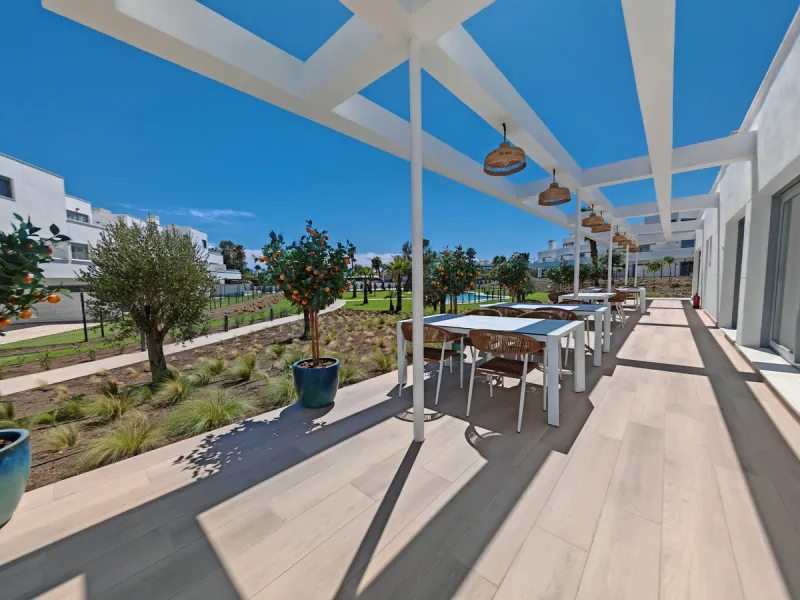 Apartment for sale in Cancelada, Estepona with 2 bedrooms, 2 bathrooms, 1 on suite bathroom and with orientation west, with communal swimming pool, private garage (1 parking spaces) and communal garden. Regarding property dimensions, it has 91 m² built, 7